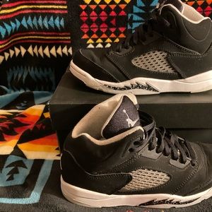 Boys Jordan’s sz 2 & 1